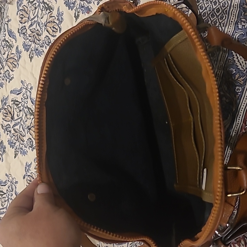 Vintage Rare Dooney & Bourke All-Weather Leather Norfolk Purse - Picture 8 of 8